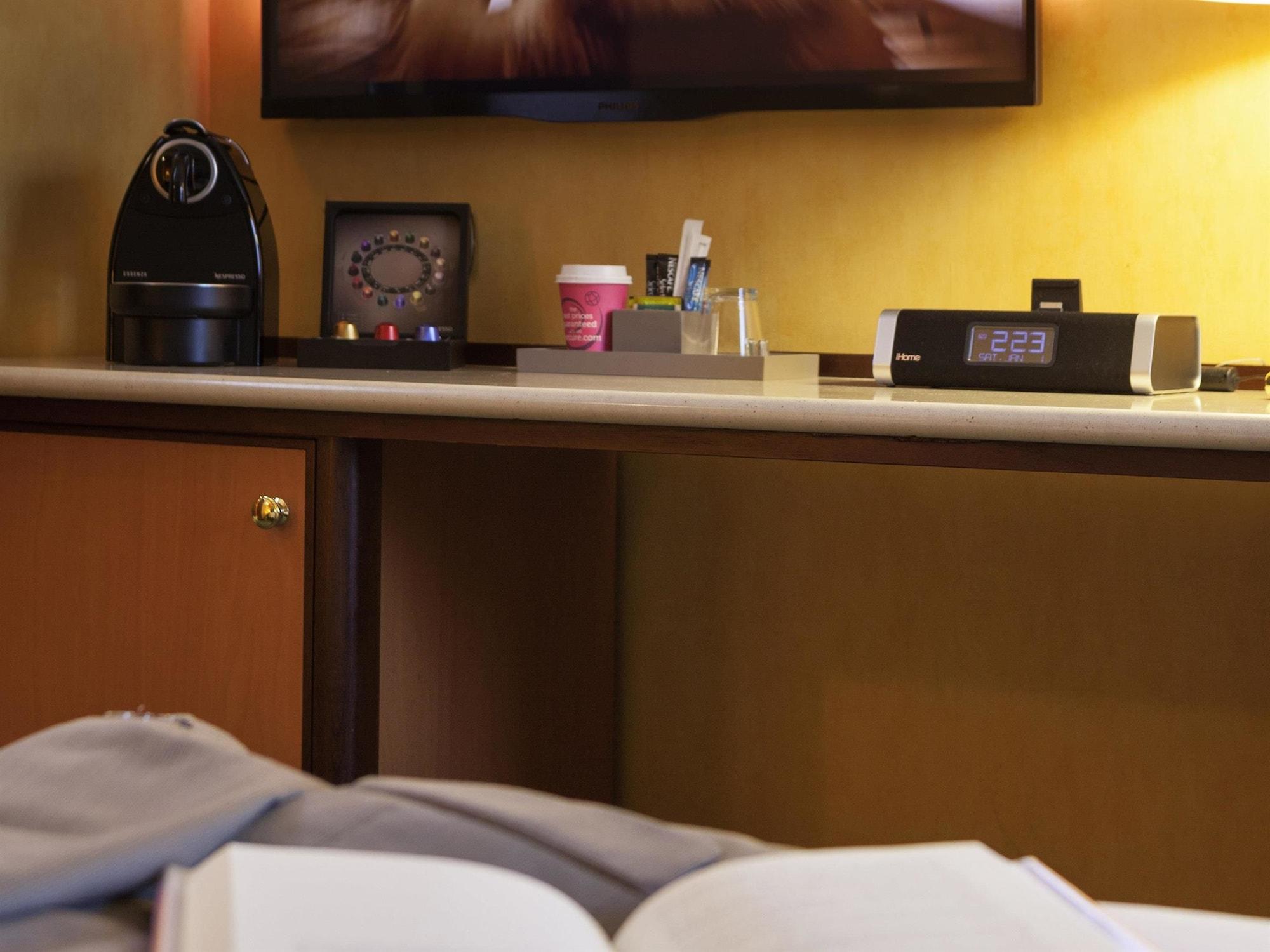 Mercure Versailles Paris Ouest Exterior photo