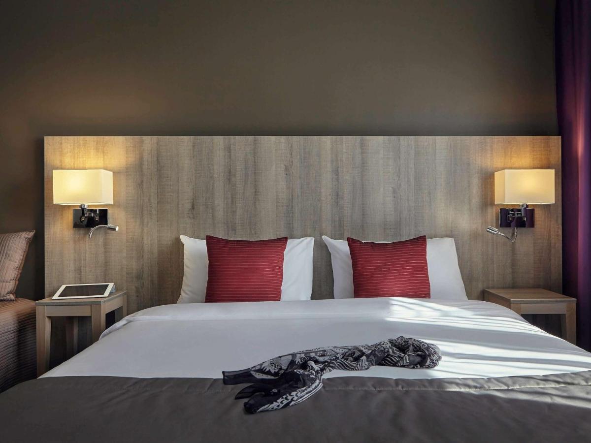 Mercure Versailles Paris Ouest Exterior photo