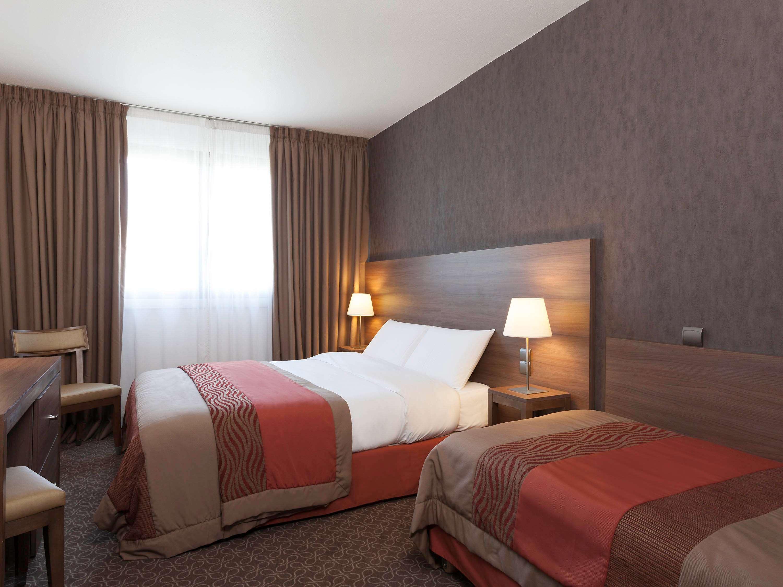 Mercure Versailles Paris Ouest Exterior photo