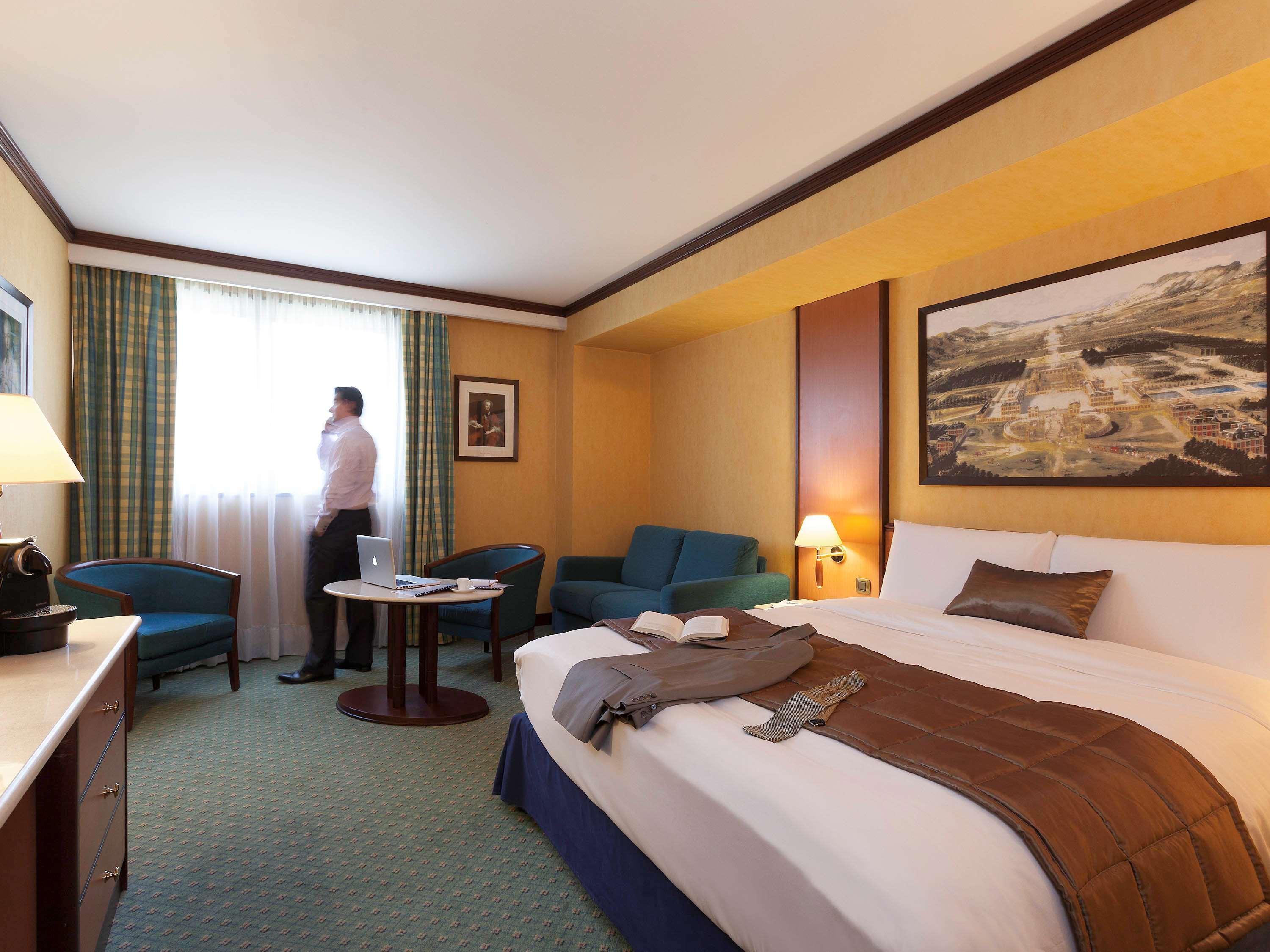 Mercure Versailles Paris Ouest Exterior photo