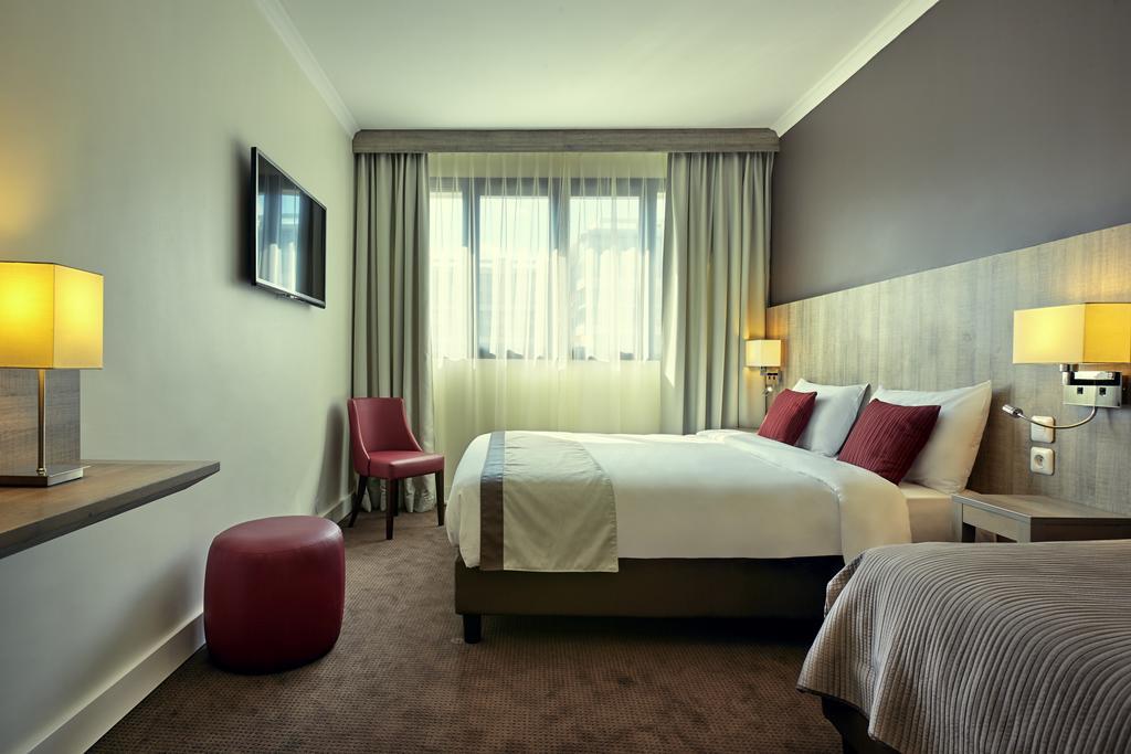 Mercure Versailles Paris Ouest Exterior photo
