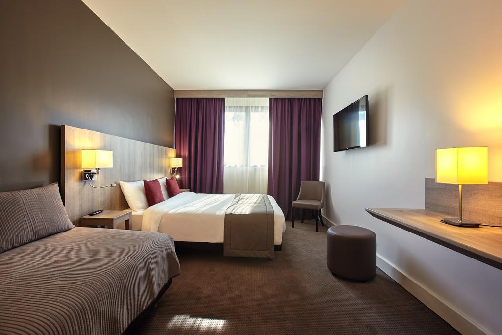 Mercure Versailles Paris Ouest Exterior photo