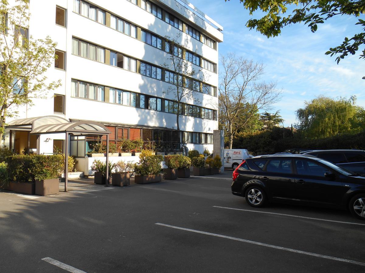 Mercure Versailles Paris Ouest Exterior photo